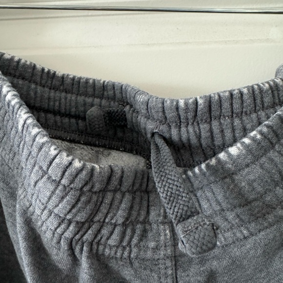 Nike men’s gray sweatpants. Size XL. Slight wear around the waistband. - Picture 8 of 9